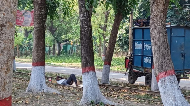 টানা চারদিন দেশের সর্বোচ্চ তাপমাত্রা চুয়াডাঙ্গায় ;...