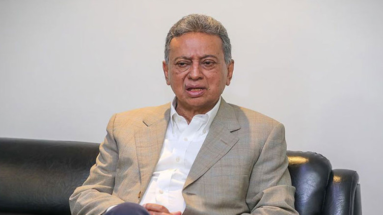 লন্ডন গেলেন আমীর খসরু...