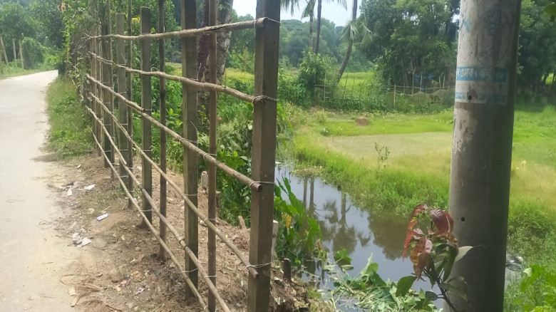 সোনারগাঁয়ে শ্রমিকলীগ নেতার ভাইয়ের বিরুদ্ধে দোকানসহ...
