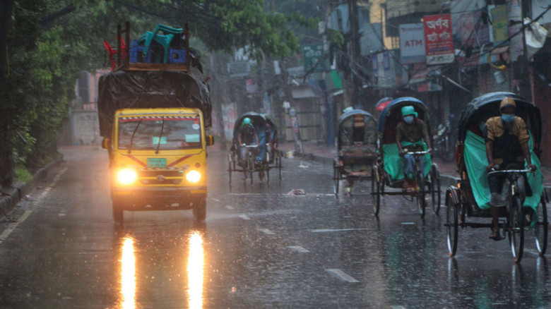 ভারী বৃষ্টির আভাস, কমবে তাপমাত্রা...