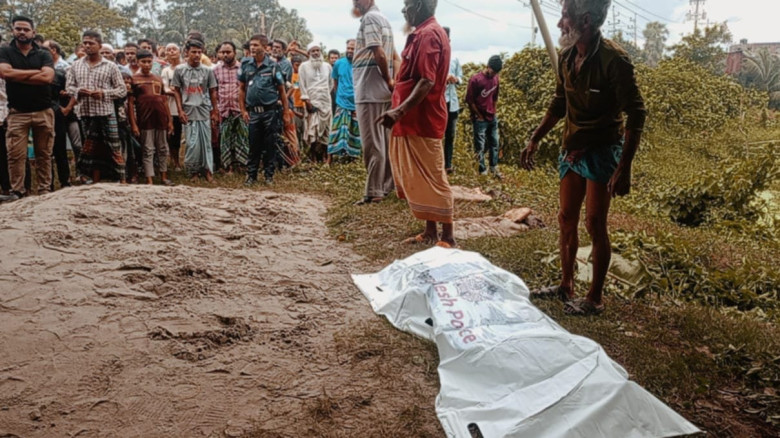 সোনারগাঁয়ে বারগাঁওয়ের রাস্তায় এক ব্যক্তির লাশ উদ্ধ...