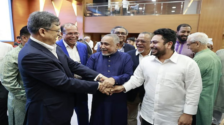 হাতে হাত রাখলেন সালাহউদ্দিন-তাহের-নাহিদ...