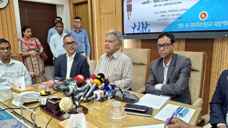 নভেম্বরের মধ্যে শ্রম আইন সংশোধন, বাড়ছে শিশুশ্রমের...