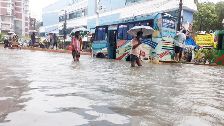 ভারী বৃষ্টিতে চট্টগ্রামে সেই চিরচেনা জলাবদ্ধতা...