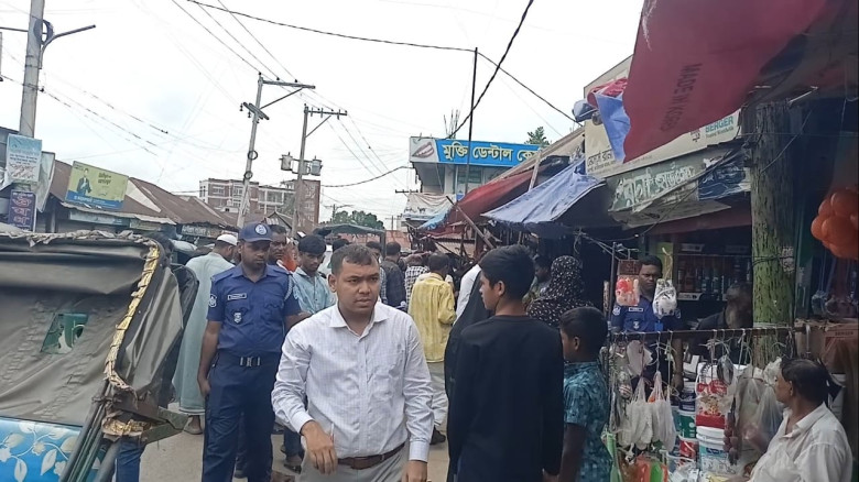 আড়াইহাজারে ভ্রাম্যমাণ আদালতের অভিযান, ৩ ব্যাবসায়ীক...