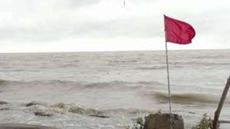 সাগরে বজ্রমেঘ, বন্দরে ৩ নম্বর সতর্ক সংকেত...