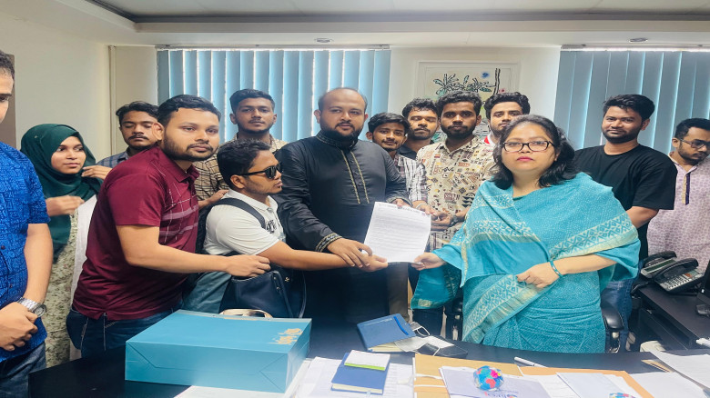 বিশ্ববিদ্যালয় প্রশাসনকে ছাত্রদলনেতা হামিম-এর স্মা...
