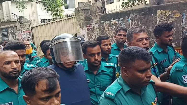 সাবেক সিইসি আউয়াল কারাগারে...