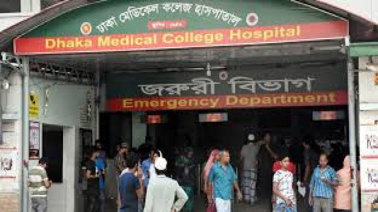 ঢামেক পুলিশ বক্সের পাশ থেকে দুই মরদেহ উদ্ধার...