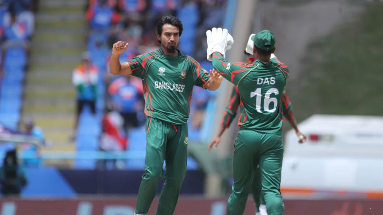 লঙ্কান শিবিরে প্রথম আঘাত হানলেন সাকিব...