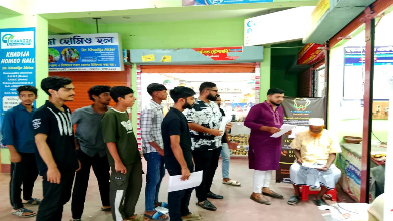 যুবদলনেতা নিশাতের নেতৃত্বে ৩১ দফা প্রচারে লিফলেট ব...