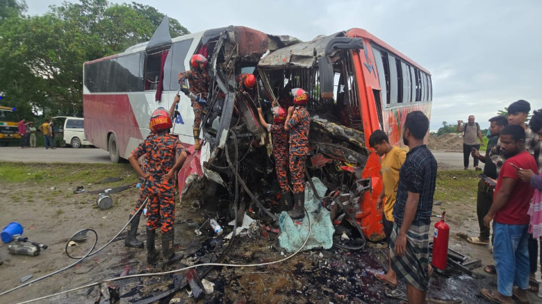 ওসমানীনগরে দুই বাসের মুখোমুখি সংঘর্ষে  নিহত ১ মহিল...