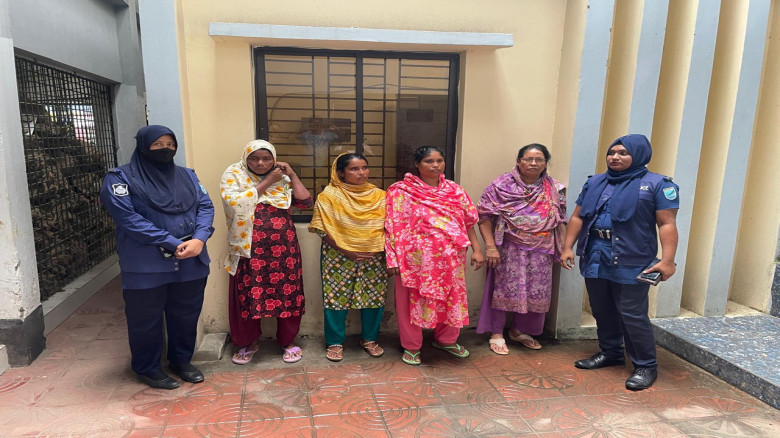 সোনারগাঁয়ে বিশেষ অভিযানে চার কেজি গাঁজাসহ নারী মাদ...
