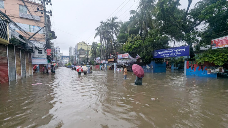 ফেনীতে রেকর্ড বৃষ্টিপাত, বিপৎসীমার ওপরে নদীর পানি...