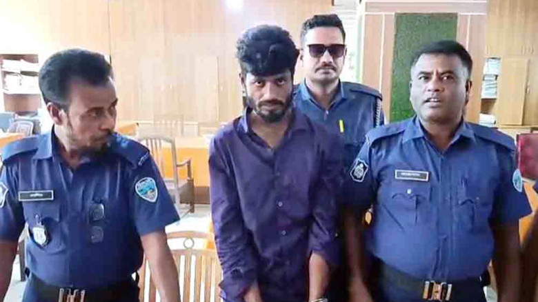 মুরাদনগরে নারীর ভিডিও ছড়ানো শাহ পরান ৫ দিনের রিমাণ...