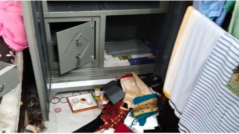 আড়াইহাজারে পুলিশ পরিচয়ে ডাকাতি নগদ টাকা স্বর্ণালংক...