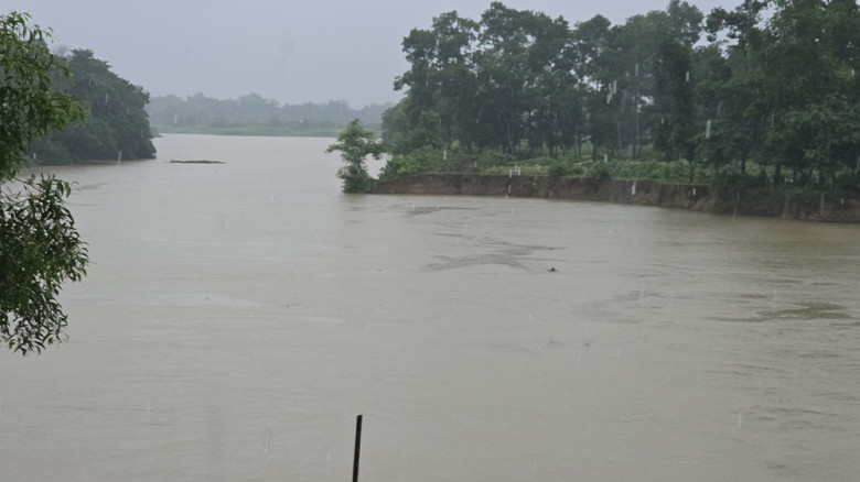 গোমতী নদীর পানি ঘণ্টায় বাড়ছে ১০ সেমি...