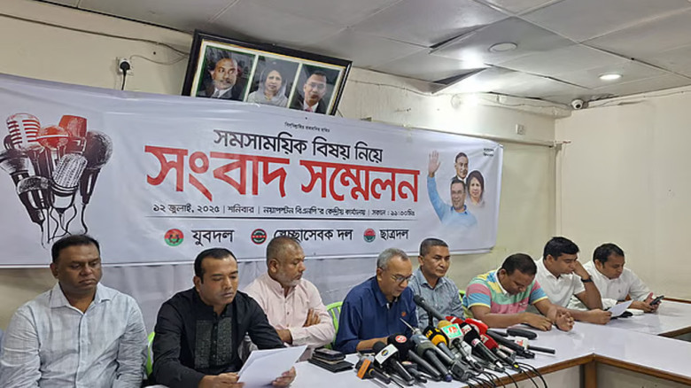 প্রশাসনকে নিষ্ক্রিয় রেখে দেশে অরাজক পরিস্থিতি রাখত...