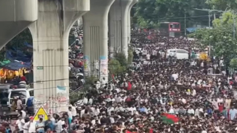 ছাত্রদলের শাহবাগ অবরোধ...