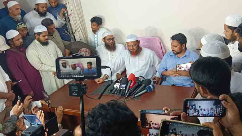 চরমোনাই দরবারে এনসিপির নাহিদসহ শীর্ষ নেতারা...