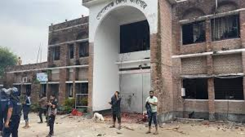 গোপালগঞ্জে সংঘর্ষে নিহত অন্তত ৪...