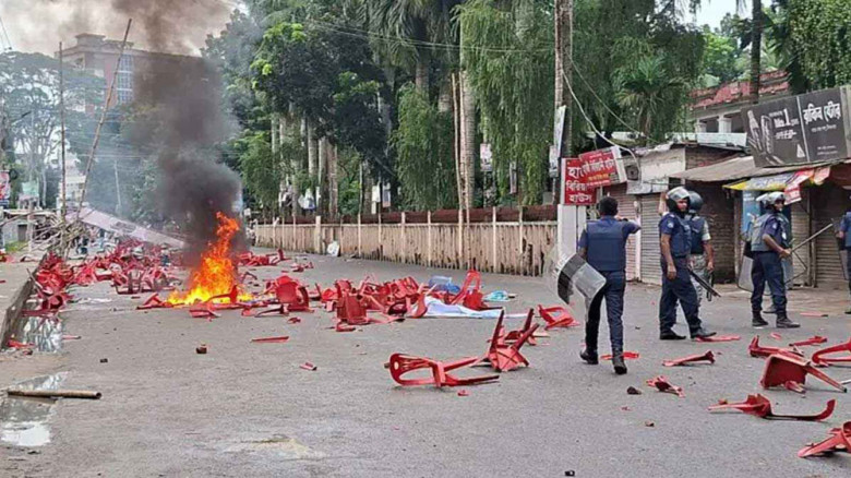 গোপালগঞ্জে সংঘর্ষের ঘটনায় ৪৭৫ জনের বিরুদ্ধে পুলিশে...
