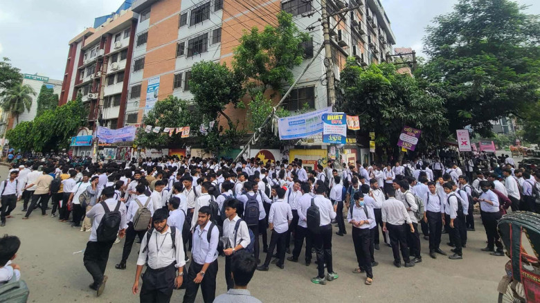 অধ্যক্ষের পদত্যাগ দাবিতে ফের উত্তাল ঢাকা সিটি কলেজ...