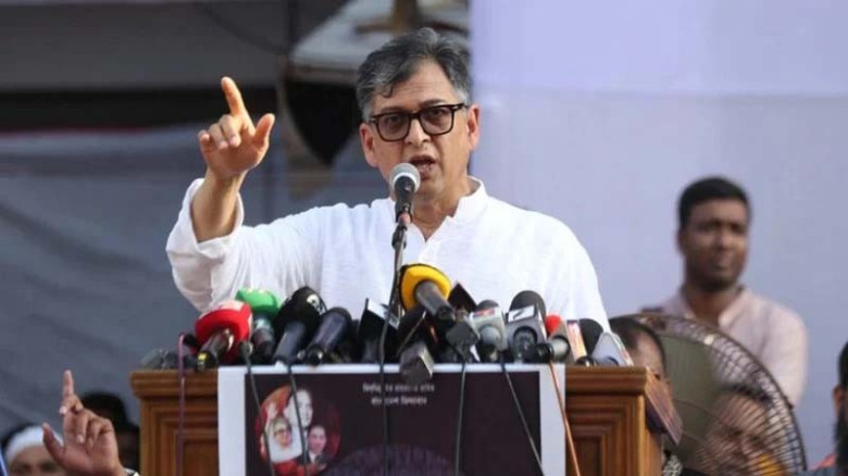 পিআর পিআর করে সমাবেশ করছে একটি দল...