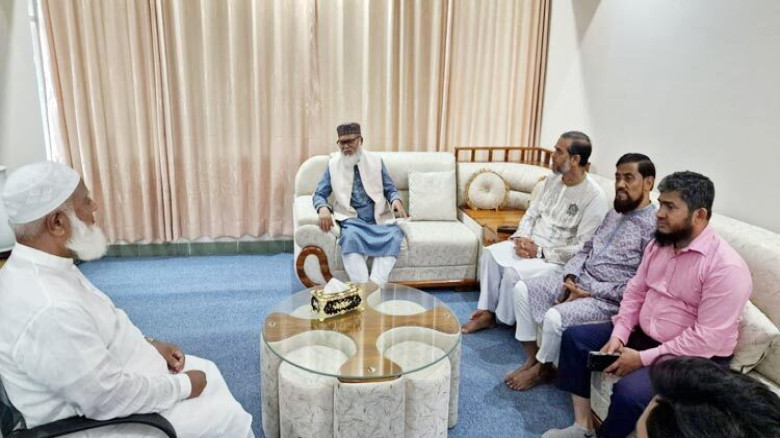 জামায়াত আমিরের বাসায় ধর্ম উপদেষ্টা...