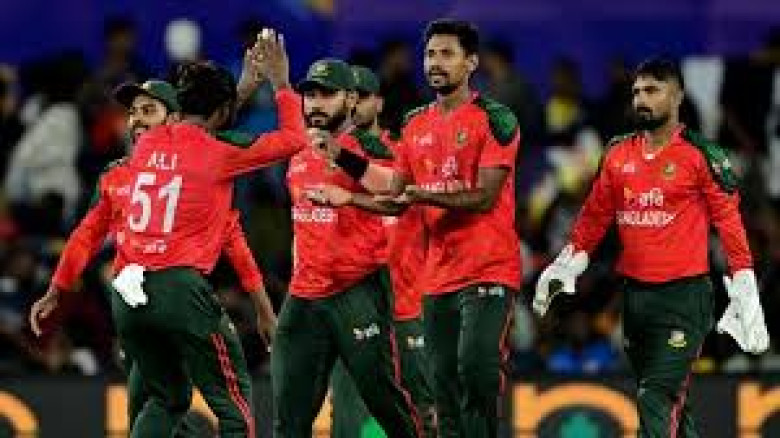 ১১০ রানে অলআউট পাকিস্তান...