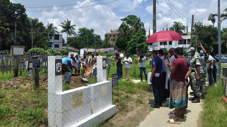 দাফনের ৫ দিন পর গোপালগঞ্জে নিহত ৩ জনের মরদেহ উত্তো...