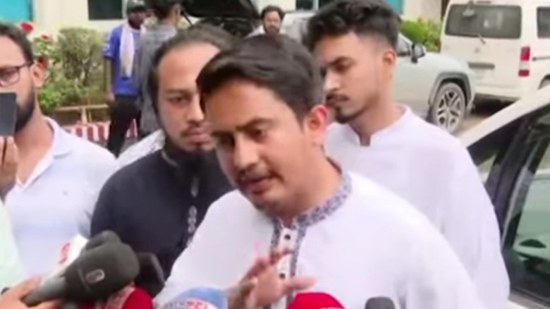 ইশরাক ভাইয়ের মধ্যে ফ্যাসিস্টদের চরিত্র দেখতে পাই ...