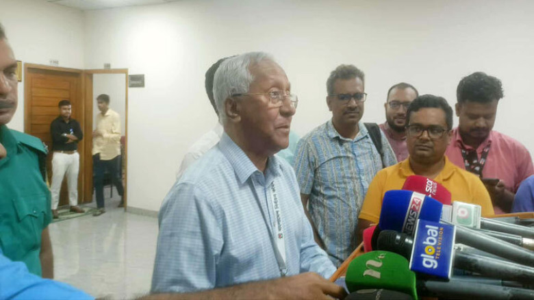 ভোটকেন্দ্র প্রস্তুত করতে মাঠপর্যায়ে ইসির নির্দেশ...