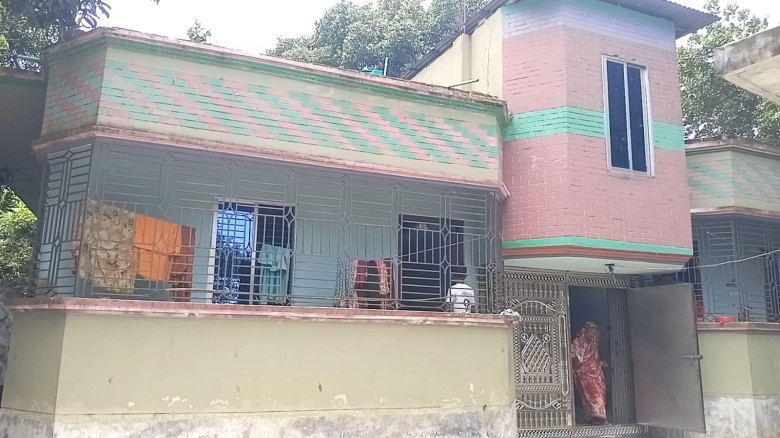 আড়াইহাজারে একই রাতে পৃথক স্থানে ডাকাতি নগদ টাকা স্...