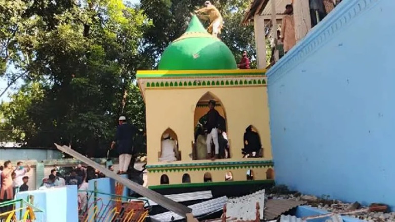 নুরাল পাগলার দরবারে হামলার ঘটনায় গ্রেপ্তার ১৮...