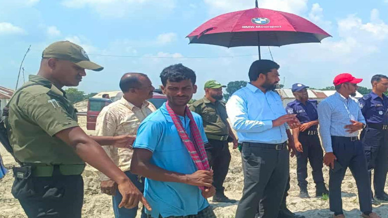 হার্ডিঞ্জ ব্রিজ এলাকায় অবৈধ বালু উত্তোলনের অভিযোগ,...