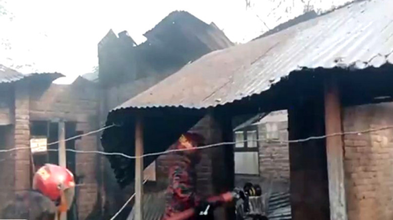 গ্যাস সিলিন্ডার বিস্ফোরণে অগ্নিকাণ্ডে ১৫ রাখ টাকার...