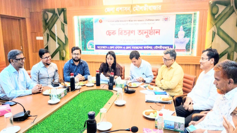 মৌলভীবাজারে স্বেচ্ছাসেবী সংগঠনের মাঝে চেক বিতরণ...