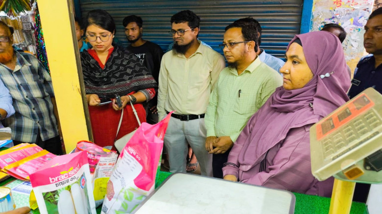 কেশরহাটে বীজ ব্যবসায়ীকে জরিমানা...