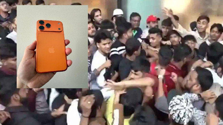ভারতে আইফোন কিনতে দোকানের সামনে ক্রেতাদের মারামারি...