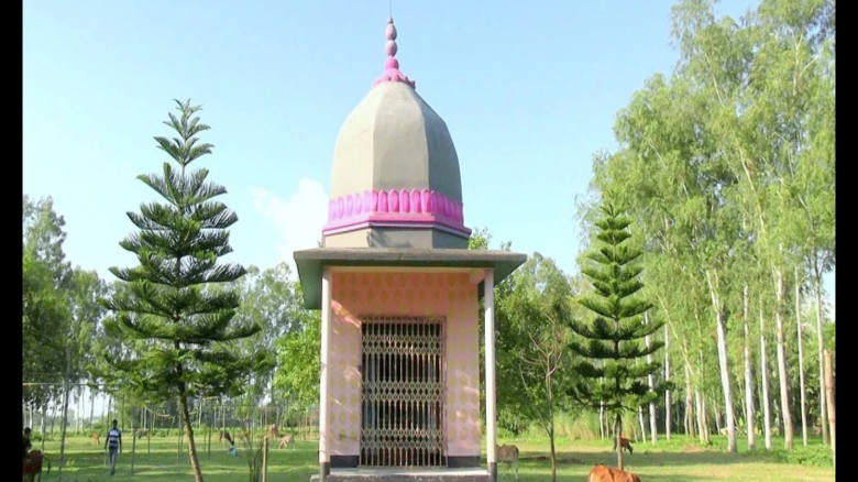 ঠাকুরগাঁওয়ে ১৬ বছরের অচলাবস্থা কাটিয়ে যে মন্দিরে দ...