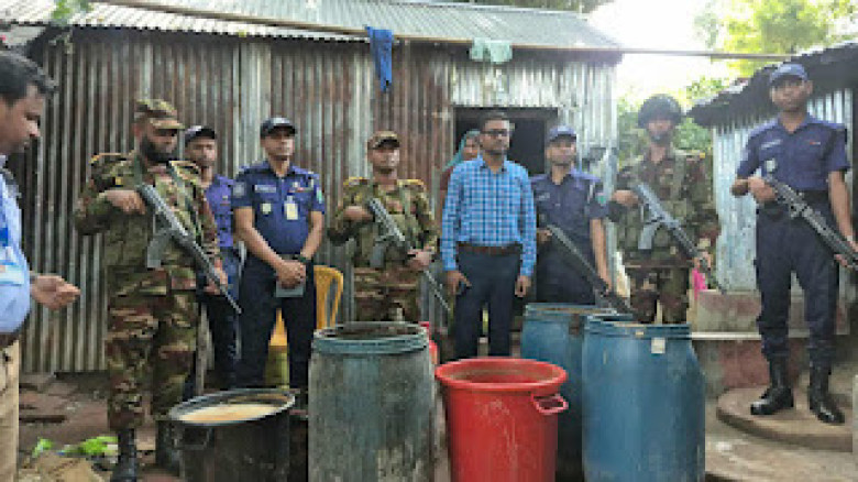 মধ্যনগরে যৌথবাহিনীর অভিযানে ২০০ লিটার মদ ধ্বংস...
