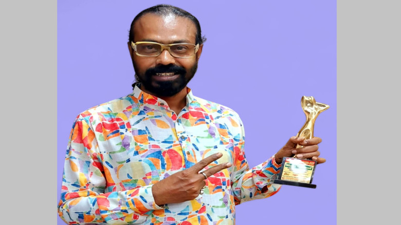 ট্রাব অ্যাওয়ার্ডে সেরা পরিচালক মুক্তি মাহমুদ...