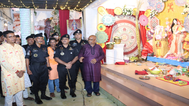 খুলনা বিভাগের বিভিন্ন জেলায় র‌্যাব-৬ অধিনায়কের পূজ...