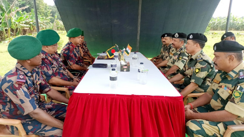 বিজিবি-বিএসএফ ব্যাটালিয়ন কমান্ডার পর্যায়ে পতাকা বৈ...