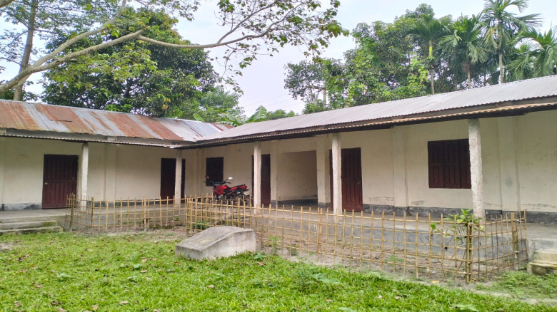 উলিপুর নিজাই খামার বালিকা দাখিল মাদ্রাসায় নানা অনি...