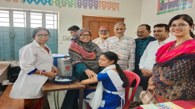 বাঘায়  টাইফয়েড প্রতিরোধে টিকা কার্যক্রমের উদ্বোধনী...