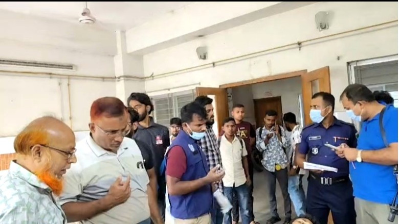 চুয়াডাঙ্গায় রেস্টুরেন্টের দরজা ভেঙ্গে মিলল বাবুর্চ...