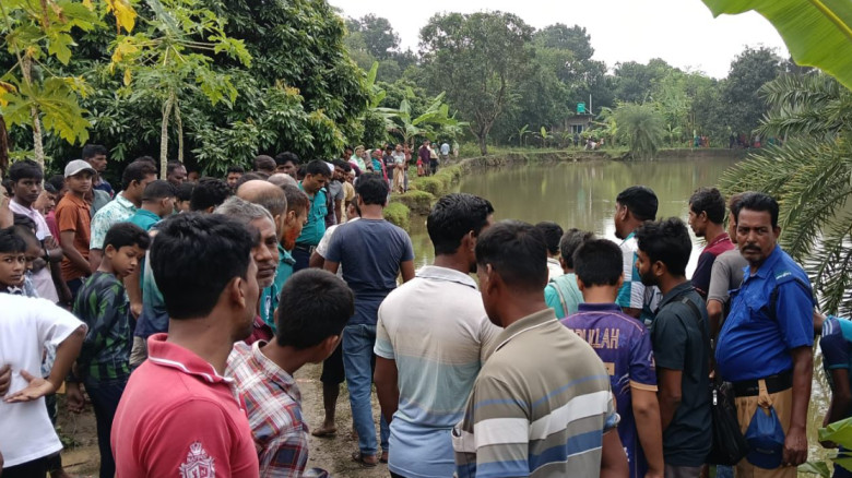রাজশাহীতে পুকুর থেকে অজ্ঞাত ব্যক্তির লাশ উদ্ধার...