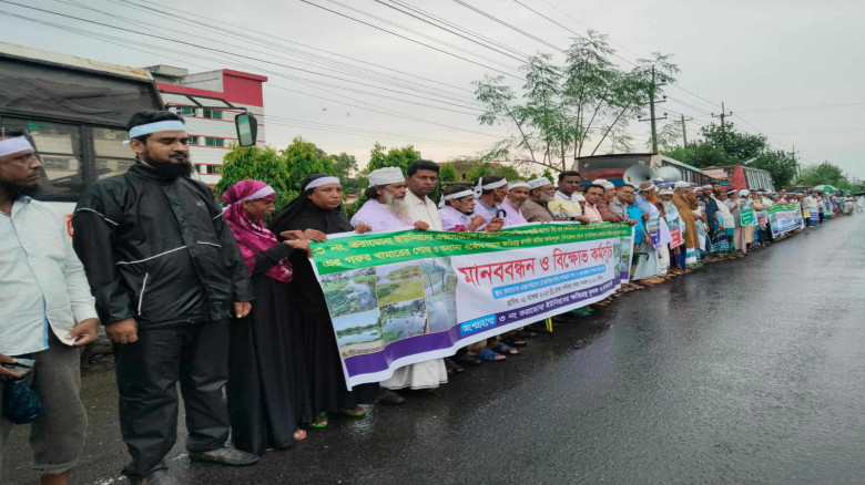 ভালুকায় কাফনের কাপড় পড়ে কৃষকদের বিক্ষোভ ও মানববন্ধ...
